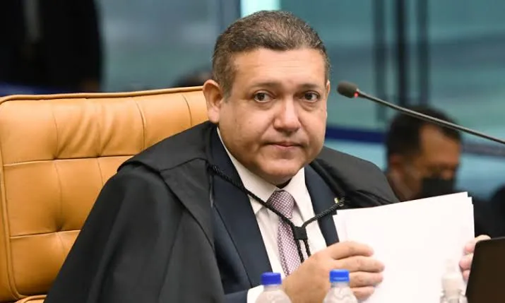 Nunes Marques bloqueia Gilmar Mendes no WhatsApp após atrito nos bastidores do STF