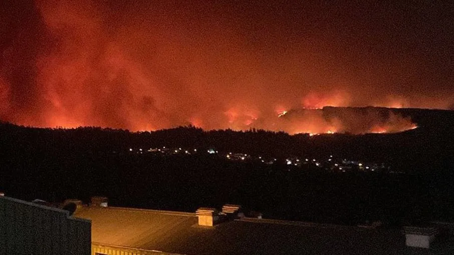 Incêndios no Chile matam 19 e forçam evacuações em massa