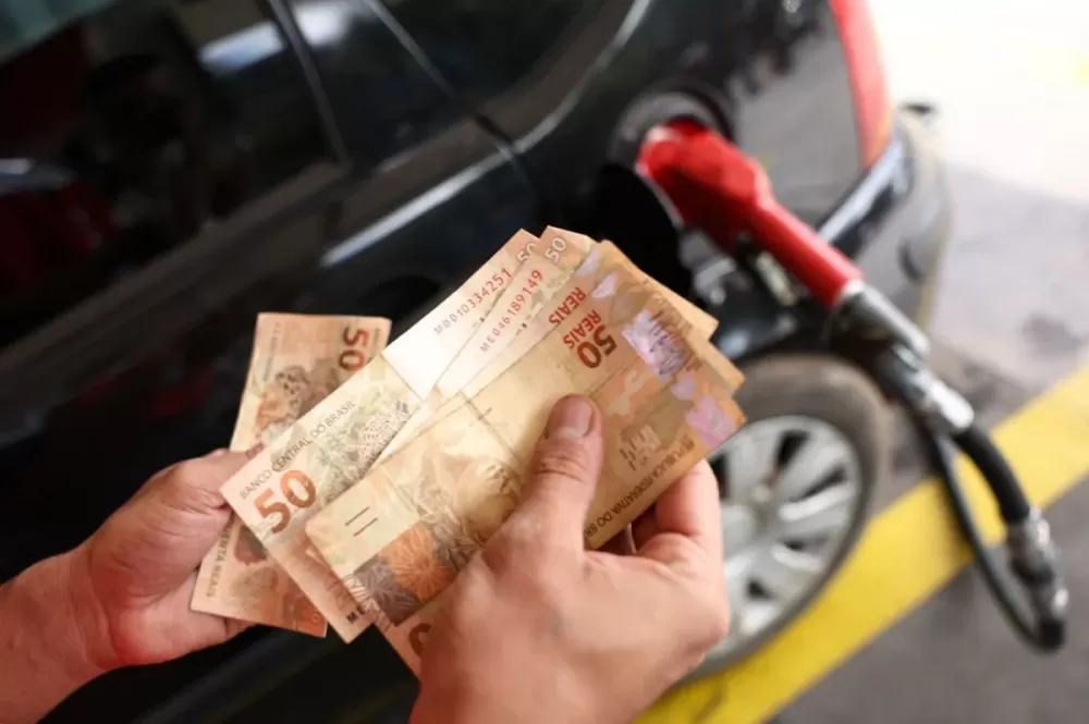 Governo quer tornar crime o aumento abusivo de preço dos combustíveis