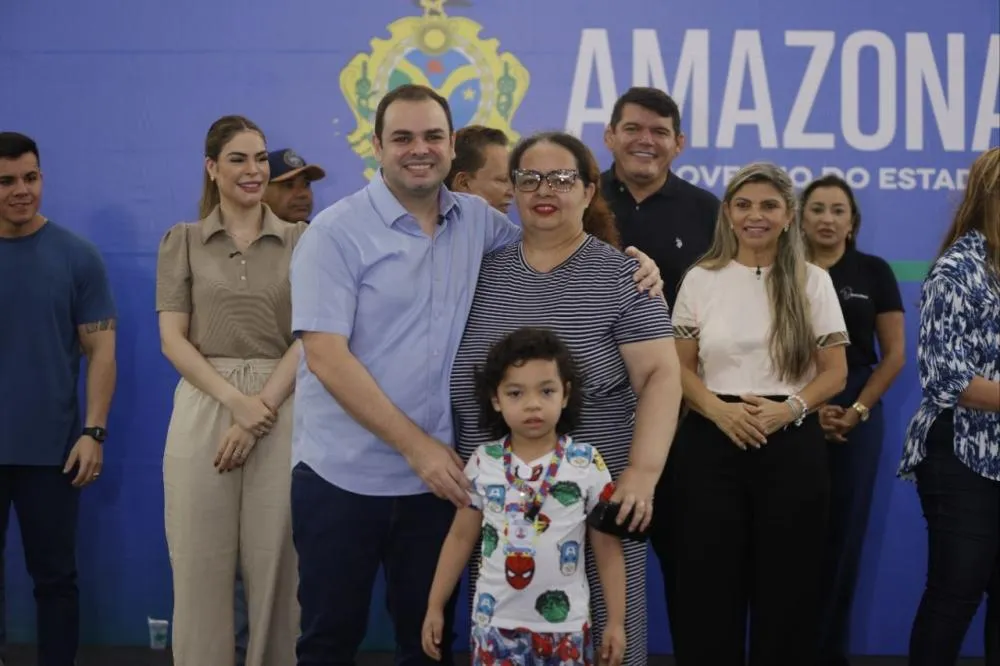 Governador interino Roberto Cidade acompanha entrega de 1,2 mil óculos e avança com mutirão oftalmológico no Amazonas