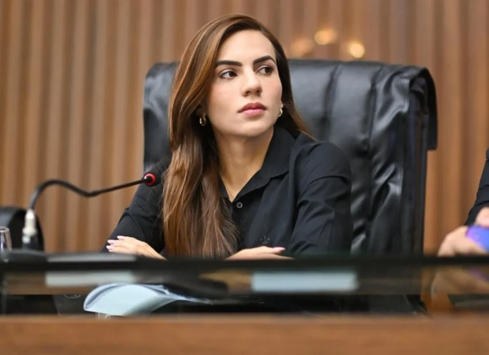 Projeto na ALE-AM quer proibir manifestações políticas em eventos públicos e prevê punição a artistas por até 5 anos