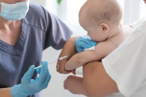 Saúde decide não incluir vacina contra meningite B no SUS para bebês