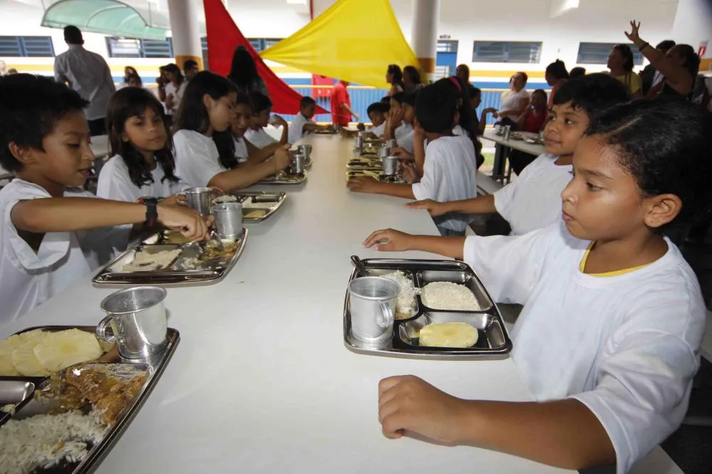 Cinco escolas da Prefeitura de Manaus avançam em prêmio nacional de alimentação escolar e apresentam receitas concorrentes