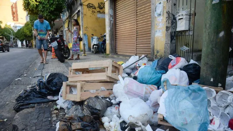Câmara aprova multa para quem descartar lixo em vias públicas