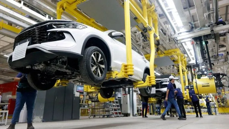 Indústria nacional varia 0,1% em março e acumula alta de 3,1% em 2026