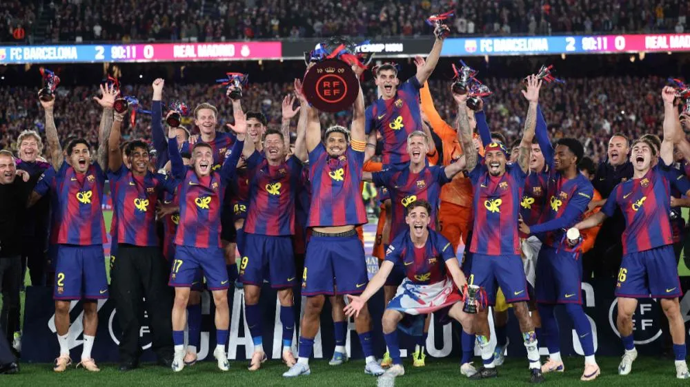 Barcelona comemora título espanhol junto à torcida