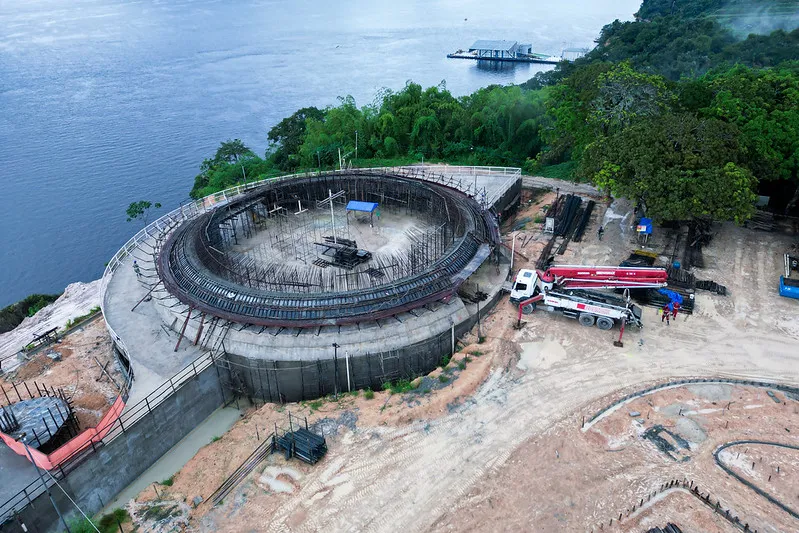 Obra do parque Encontro das Águas Rosa Almeida da prefeitura ganha novo anel na cúpula da Oca Niemeyer e rampa de acesso a restaurante