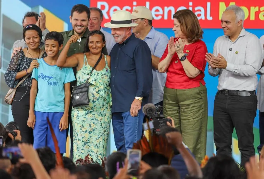 Prefeito Renato Junior e presidente Lula entregam 576 moradias semimobiliadas do residencial Morar Melhor no Parque das Tribos e beneficiam mais de 2 mil pessoas