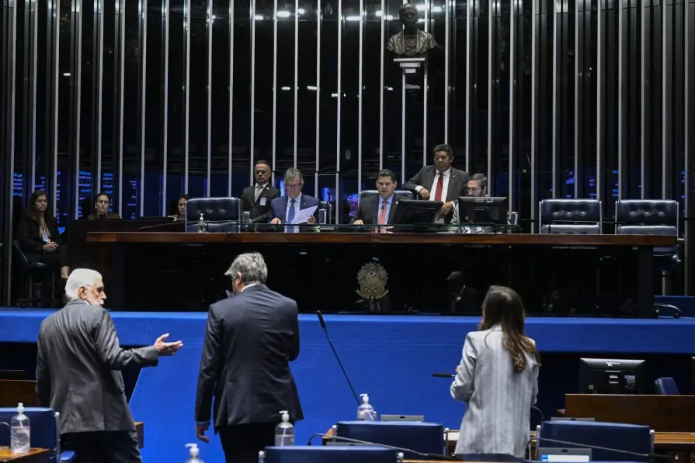 Senado aprova MP que estabelece piso de R$ 5.130 para professores