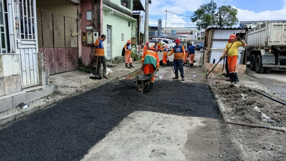 Prefeitura de Manaus trabalha na recuperação asfáltica da avenida Manaus 2000 e melhora mobilidade da área