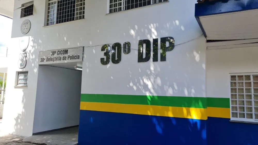 Polícia Civil do Amazonas prende mulher pelos crimes de injúria homofóbica, ameaça e vias de fato