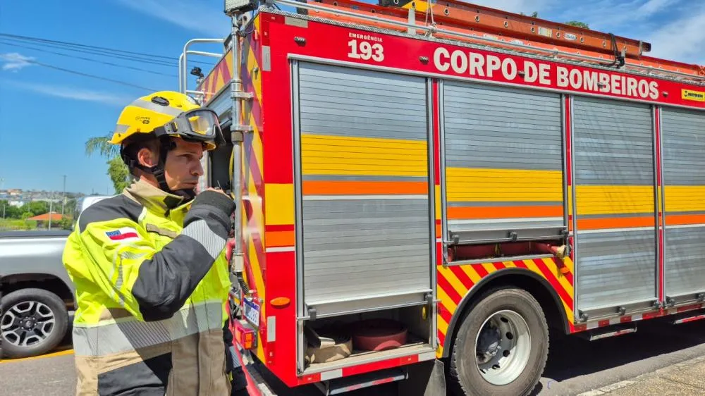 Treinamento do Corpo de Bombeiros simula combate a incêndio em área de difícil acesso em Manaus