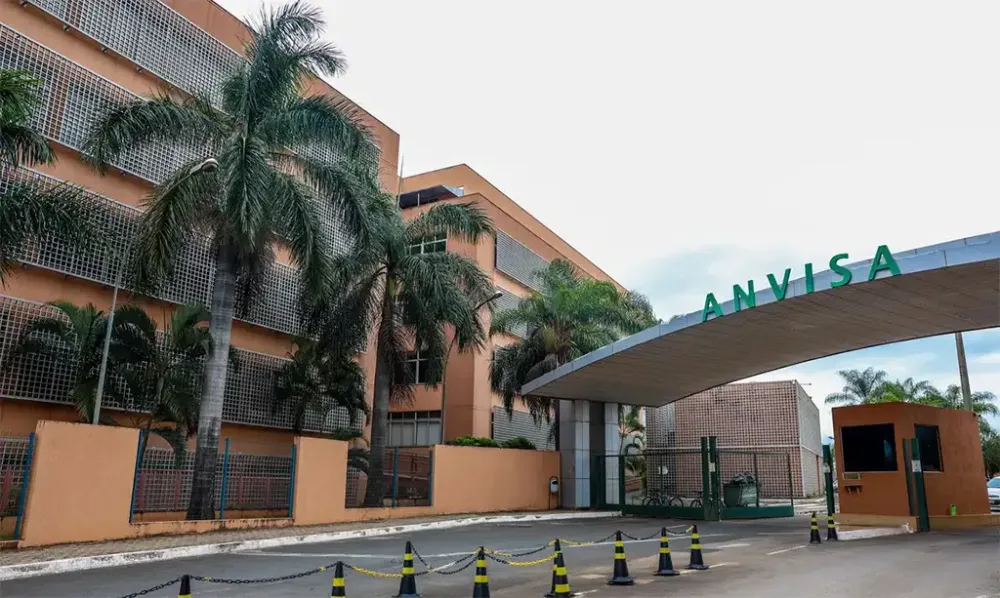 Anvisa suspende lote de medicamentos para hipertensão e câncer de mama