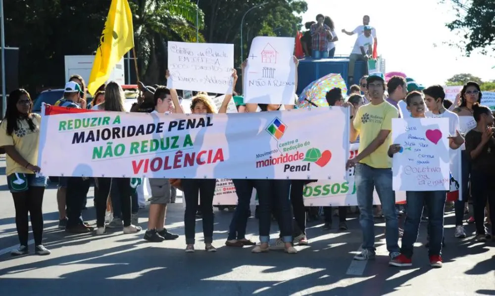 Entidades criticam projeto que reduz maioridade penal aprovado na CCJ