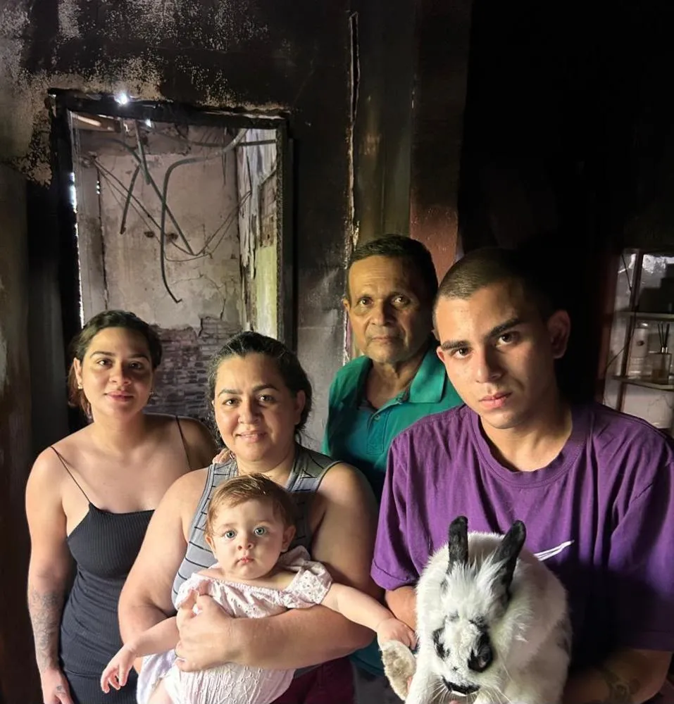 Corpo de Bombeiros extingue incêndio em residência no bairro Petrópolis; família foi acordada pela coelha de estimação