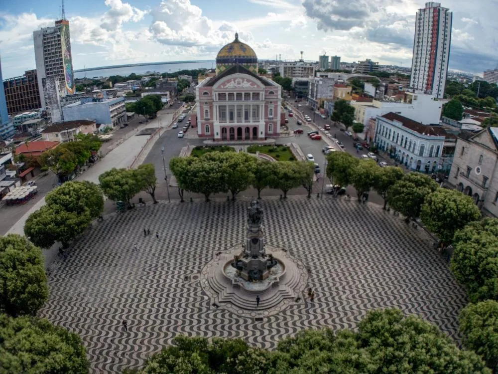 Largo de São Sebastião recebe transmissão da estreia do Brasil na Copa com shows gratuitos
