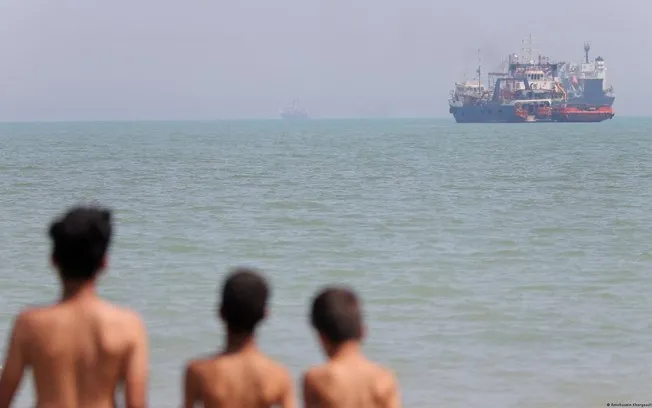 EUA e Irã anunciam acordo de paz e preveem reabertura do Estreito de Ormuz