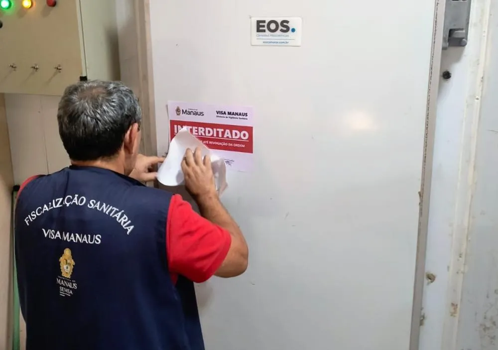 Fiscalização da Visa Manaus interdita açougue na zona Oeste por irregularidades sanitárias