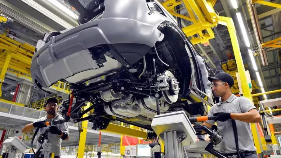 Land Rover interrompe produção no Brasil e futuro de fábrica no Rio de Janeiro é incerto